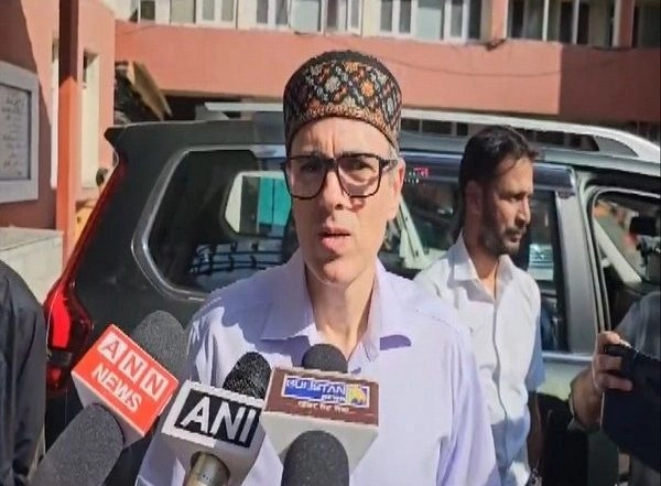 India News | It’s Unfortunate We Go Opposite to the Path Shown by Mahatma Gandhi: Former J-K CM Omar Abdullah