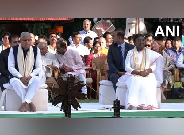 India News | President Droupadi Murmu, Vice President Jagdeep Dhankar Attend Prayer Meet at Gandhi Smriti