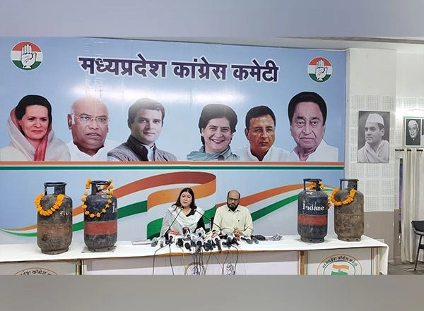 India News | MP: Congress Protests Commercial LPG Price Hike with Symbolic Cylinder Tribute in Bhopal