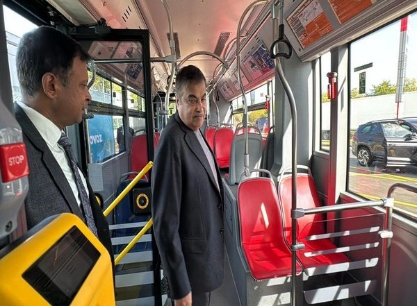 World News | Union Minister Nitin Gadkari Takes Test Drive in Hydrogen Bus in Prague 
