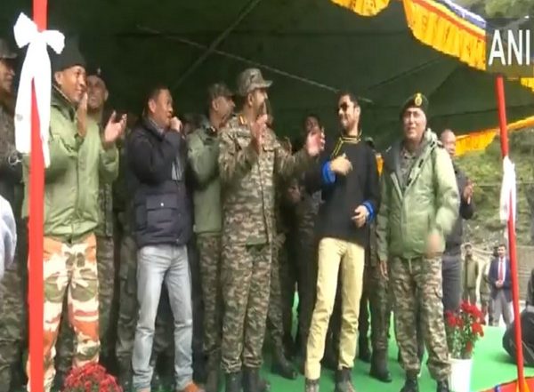 India News | Arunachal: Pema Khandu, Kiren Rijiju, Randeep Hooda Celebrate Gandhi Jayanti with Soldiers in Mago Chuna Village