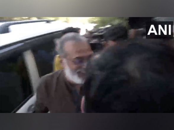 India News | Raids on NewsClick: Delhi Police Held Mid-night Meet Before Raiding 30 Locations, Sources - Vimarsana News