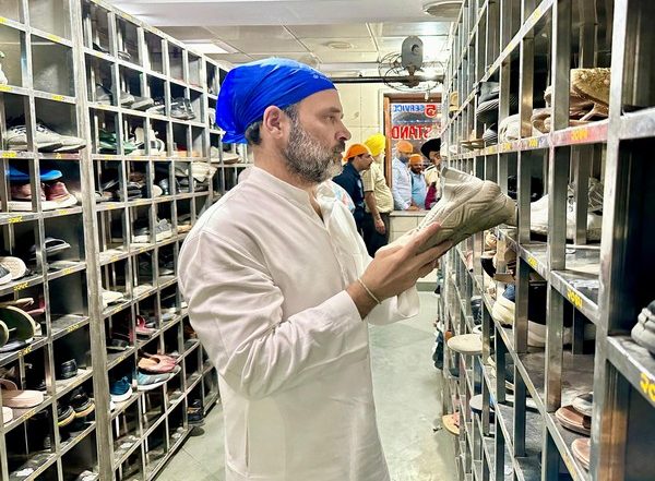 India News | Rahul Gandhi Offers ‘Sewa’ at Golden Temple's Shoe Stand