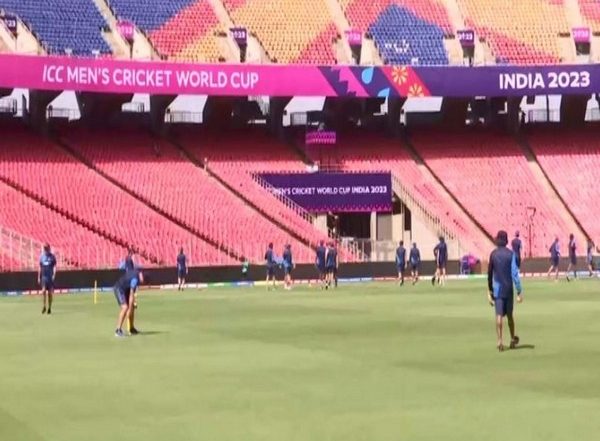 Sports News | CWC: New Zealand Gear Up for Opener Against England in Ahmedabad; Players Sweat in Net Practice