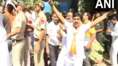 India News | Delhi Police Detains BJP Workers Protesting Outside AAP Office