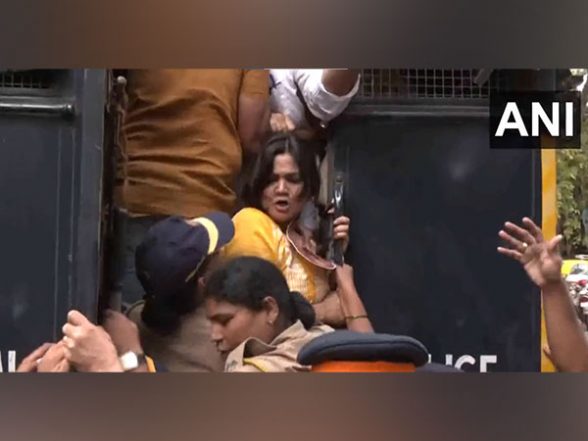 India News | Maharashtra: Police Detains AAP Workers Protesting Sanjay Singh's Arrest - Vimarsana News