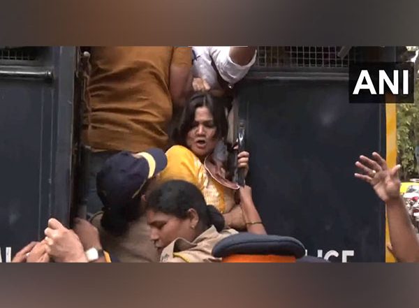 India News | Maharashtra: Police Detains AAP Workers Protesting Sanjay Singh's Arrest