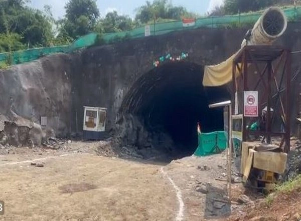 India News | Mumbai-Ahmedabad High-speed Rail Project: Breakthrough of First Mountain Tunnel Achieved in 10 Months