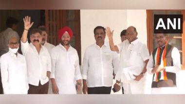 Sharad Pawar Arrives at Residence of Congress President Mallikarjun Kharge in Delhi (Watch Video)