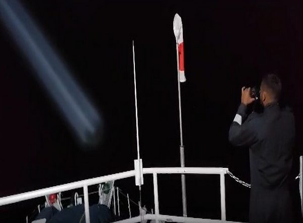 India News | Kerala: Three Rescued, 4 Missing After Boat Capsizes in Munambam