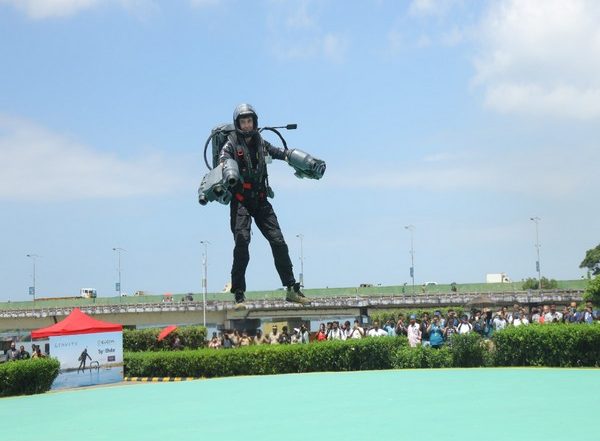 India News | Man in Jet Suit Takes to Skies at Kochi Event, Leaves Spectators Spellbound