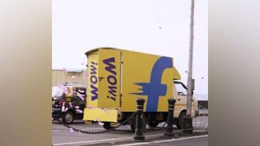 Business News | Flipkart's Truck Accidentally Unleashes a Money Shower in Mumbai's Streets