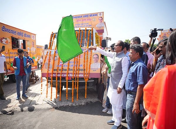 India News | MP: CM Chouhan Flags off 'Mobile Kitchen Centres' Under Deendayal Rasoi Yojana