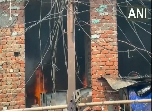 Noida Fire Video: Massive Balze Erupts at House in Sector 8, No Casualties Reported