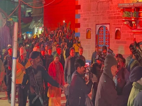 India News | UP CM Offers Prayer at Shri Badrinath Dham; Interacts with Soldiers at Mana Pass Border - Vimarsana News