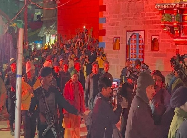 India News | UP CM Offers Prayer at Shri Badrinath Dham; Interacts with Soldiers at Mana Pass Border