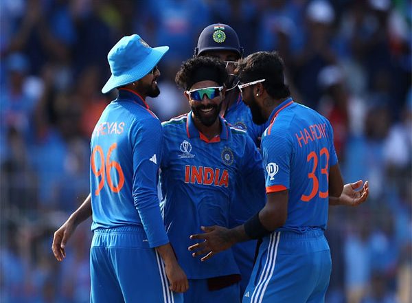 Sports News | CWC: Jadeja, Kuldeep, Bumrah Prevail as Indian Bowling Attack Holds Australia at 199 Runs in First Inning