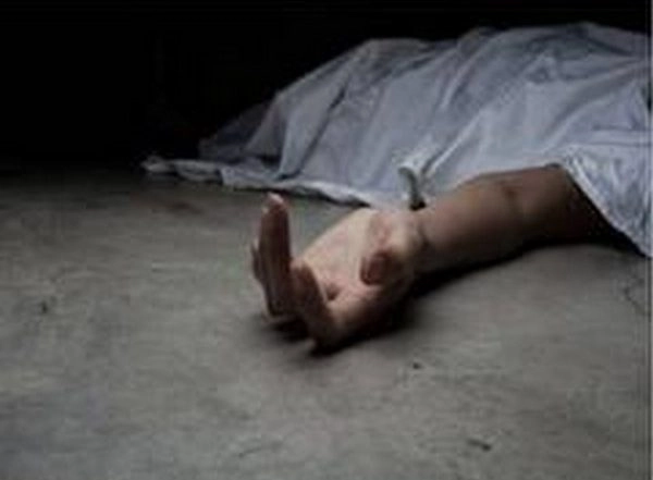India News | Delhi: Woman, Two Children, Found Dead with Sharp Injuries on Wrists; Suicide Suspected