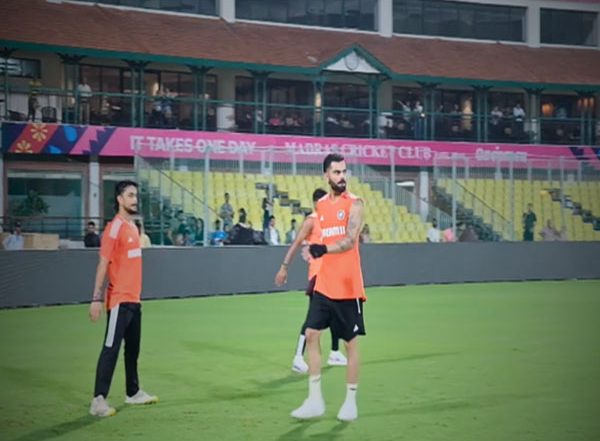 Sports News | CWC 2023: India Fielding Coach T Dilip Decodes Virat Kohli's Acrobatic Catch to Dismiss Mitchell Marsh