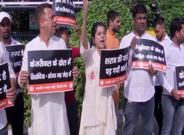 India News | BJP Workers Hold Protest Against CM Arvind Kejriwal in Delhi