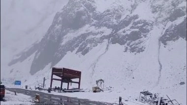 India News | J-K: Fresh Snowfall Briefly Halts Traffic on Sonamarg-Zojila Highway
