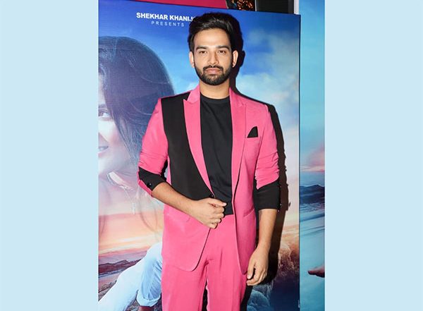 Business News | Let the Melodious Voice of Shekhar Khanijo Transport You to Another World in His Newest Single 'Aankhein Kajal.' Get Ready to Be Enchanted!