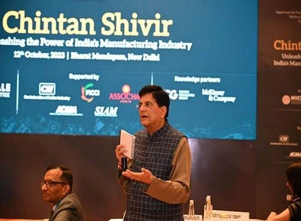 India News | Piyush Goyal Asks Industry to Accelerate Production Activity, Make India Global Hub for Manufacturing