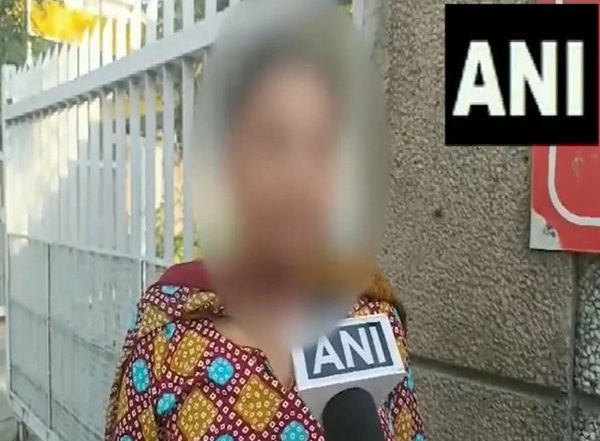 India News | Delhi: Jilted Lover Stabs 23-year-old Partner Multiple Times in Cab; Mother Says Daughter's Condition Serious