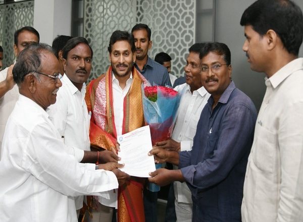 India News | Village Revenue Assistants Association Leaders Call on Andhra CM Jagan Reddy