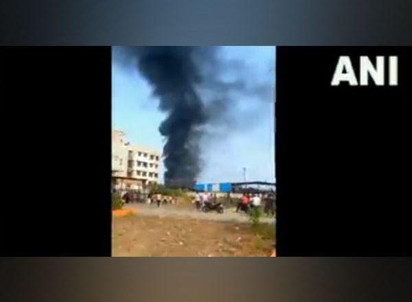 Gujarat Fire: Blaze Erupts at Scrap Warehouse in Valsad, No Casualties Reported (Watch Video)