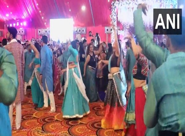 India News | Surat Grooves to 'Garba' as Navratri Celebrations Kick off with Enthusiasm