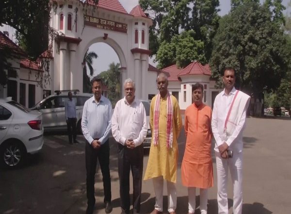 India News | VHP Delegation Meets Jharkhand Governor for Abolition of Hindu Religious Trust Act