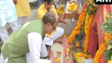 India News | MP CM Chouhan Offers Prayer at Kajal Mata Mandir in Alirajpur