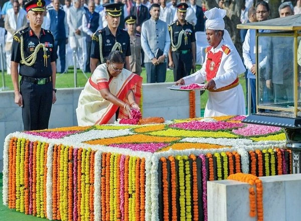 India News | Mahatma Gandhi Connected Our Society, Politics and Spirituality Deeply with Indianness: President Murmu