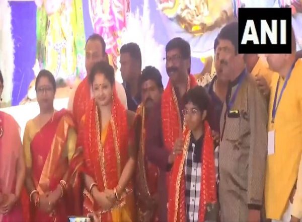 India News | Jharkhand CM Hemant Soren Inaugurates 'Durga Pandal' in Ranchi