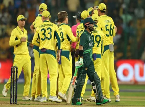 Sports News | Warner, Marsh Score Tons as Australia Dominate Pakistan Bowling; Win World Cup Clash by 62 Runs