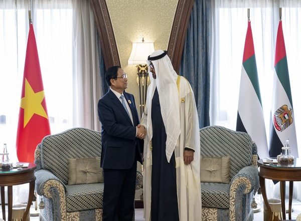 World News | UAE President Meets with Vietnamese Prime Minister on Sidelines of GCC-ASEAN Summit in Riyadh
