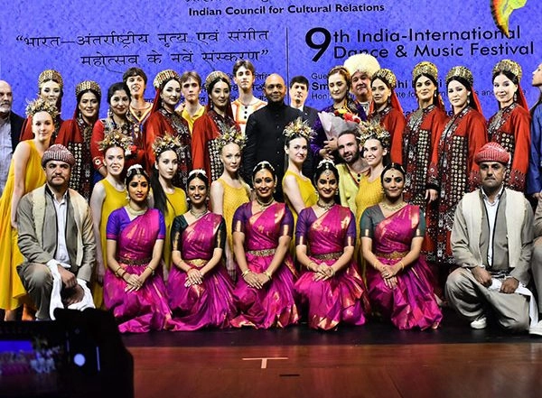 World News | Foreign, Indian Artists Perform 'Vasudhaiva Kutumbakam' at India International Dance and Music Festival