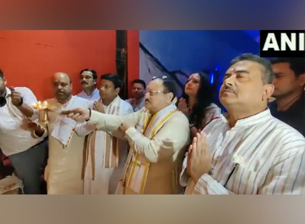 Durga Puja 2023: BJP President JP Nadda Offers Aarti to Goddess Durga at Puja Pandal in Howrah (Watch Video)