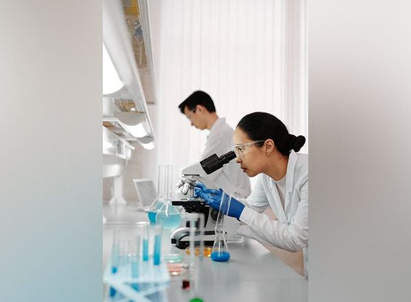 Science News | Research Reveals Soft, Living Materials Made with Algae Glow Under Stress