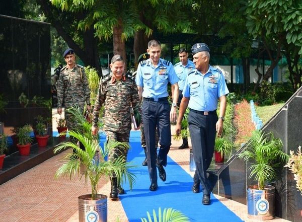 India News | Northern Army Commander Visits IAF's Western Command for Seminar