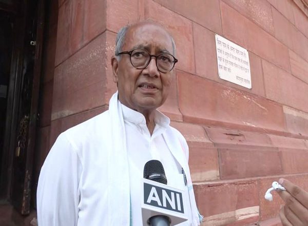 Madhya Pradesh Assembly Elections 2023: Congress Leader Digvijaya Singh Requests ECI to Handover VVPAT Slips to Voters