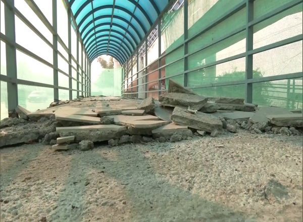 India News | Portion of Foot-over Bridge Collapses in Delhi's Laxmi Nagar