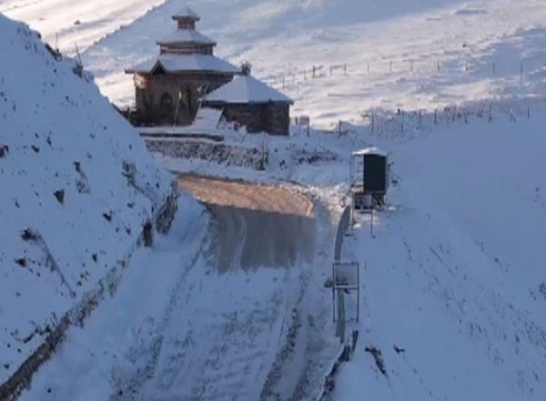 India News | J-K: Mughal Road Closed for Traffic After Fresh Snowfall
