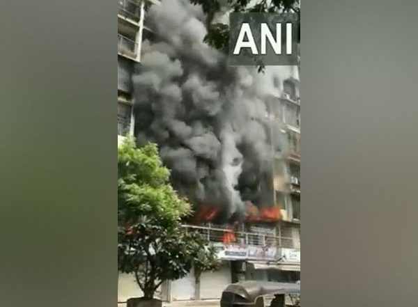 India News | Two Including Minor Killed in Massive Fire at Building in Mumbai's Kandivali