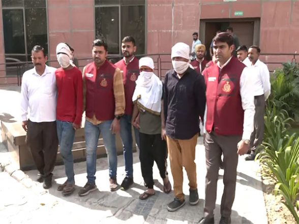 India News | Delhi: Gang Duped Thousands with Fake Visas; 7 Held - Vimarsana News