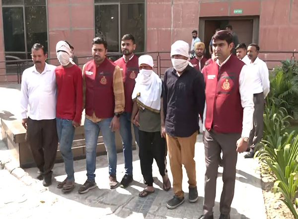 India News | Delhi: Gang Duped Thousands with Fake Visas; 7 Held
