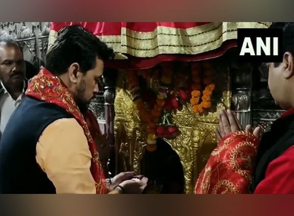 India News | Himachal Pradesh: Union Minister Anurag Thakur Offers Prayers at Jwala Ji Temple on 'Vijaya Dashmi'
