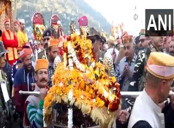 India News | Himachal: International Kullu Dussehra Festival Commences with Traditional Rath Yatra of Lord Raghunath