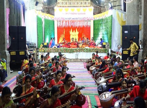 India News | Tamil Nadu: 108 Women Play Veena at Meenakshi Amman Temple on Vijayadashmi